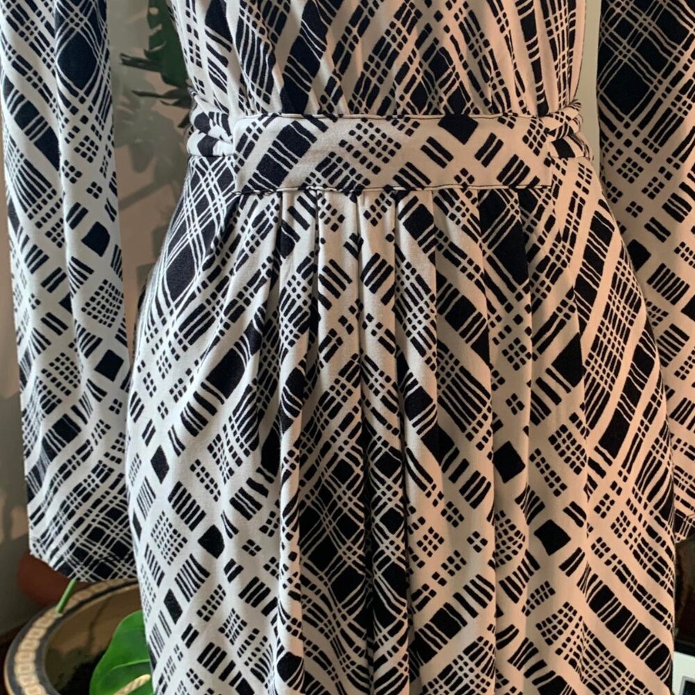 Weekend by Max Mara Women’s Belted Plaid Midi Dress black/white size med-large - Picture 7 of 12